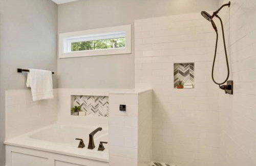 Brand New Luxury home 2022-Hot Tub-Pet Friendly - Foto 27