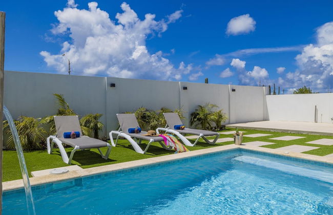 Brand NEW 3BR w Private Pool Walk to Palm Beach - Photo 11