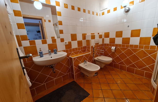 Beautiful Apartment With Balcony - Photo 14