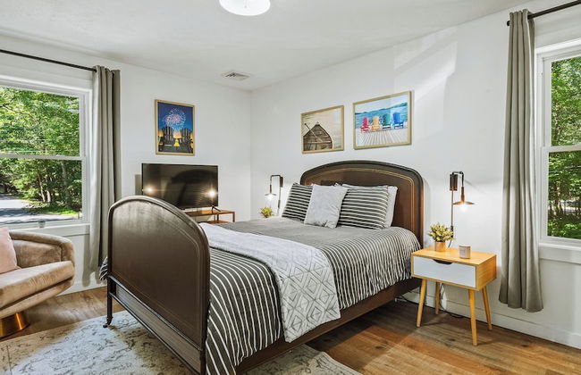 Lake Daze by Avantstay Lakefront w/ Modern Interior, Enclosed Porch & Hot Tub - Foto 26