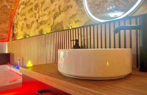 Secret LoveRoom - SpaBalnéo, Lit King Size, CLIM, Chic, calme et discret, 2 personnes - Foto 34