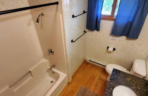 Lakeside 2 Bedroom Wolf's Den Cabin On Kab - Foto 8