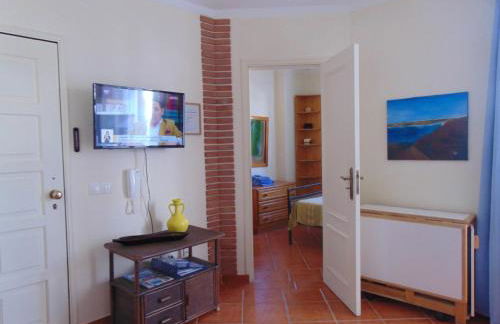 Small cozy flat, by the pool and by the sea - Foto 17