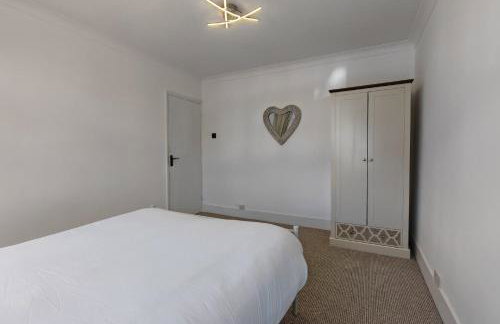 4 Bedroom 2 Bathroom House - Free parking - Foto 15