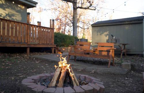 Private Lakeside Cabin for Two – Walk to Marina - Photo 25