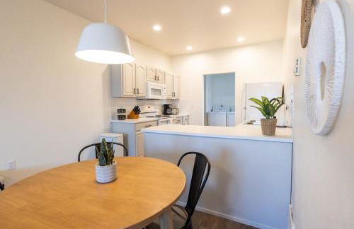 Modern Townhome Enclosed Garage WD - Foto 12