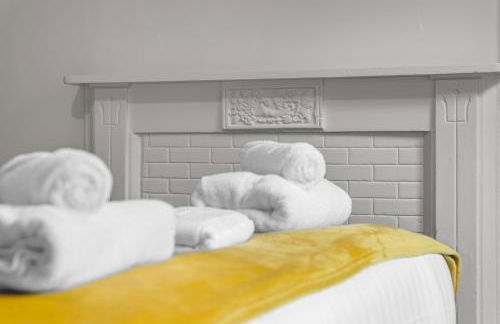 6 BR 4 Bath Central Worcester Sleeps 12 - Foto 54