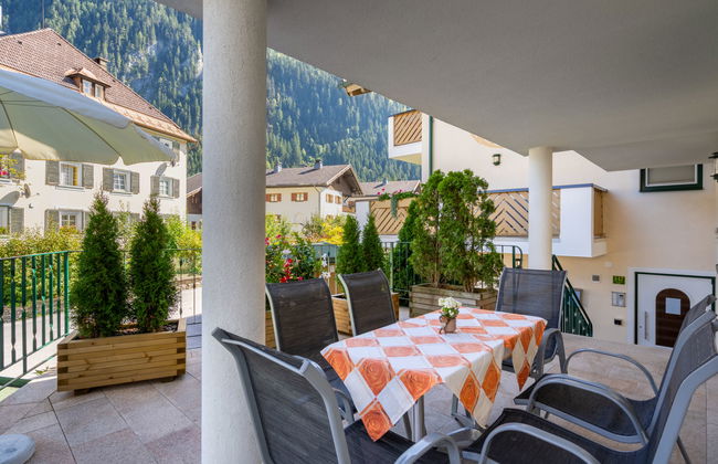 3 bedroom Apartment in Mayrhofen with garden and terrace - Photo 4