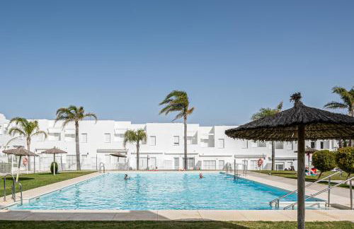 CASA LA PLAYA-CONIL Vacaciones de Lujo en Conil con Todas las Comodidades NETFLIX-HBO-DISNEY-CANALES DE FUTBOL-WIFI ALTA VELOCIDAD-SMART TV 65"-ALEXA - Foto 48