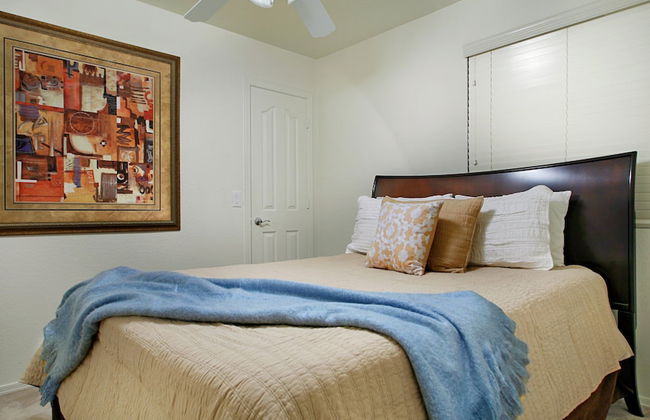 Near Great Shopping & Dining! Pool Table & Games! - Foto 8