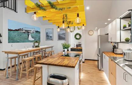 1B Luxury European Barndo FARM STAY Wedding Venue - Foto 3