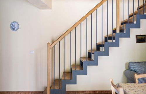 Tranquil Village Stay with Fireplace - Photo 10