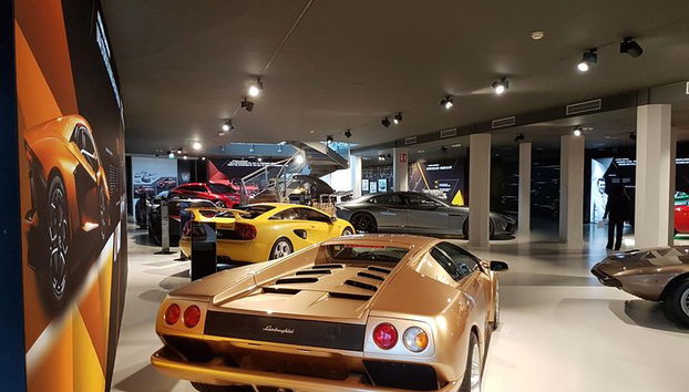 Excursão privada de um dia à Ferrari e Lamborghini com almoço - Foto 3