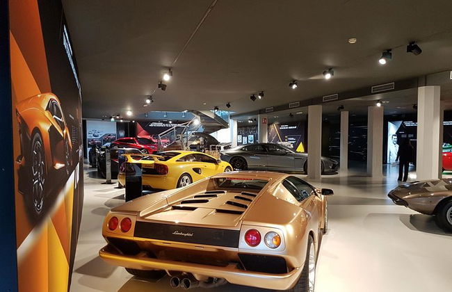 Ferrari & Lamborghini Private Day Tour with Lunch - Foto 3