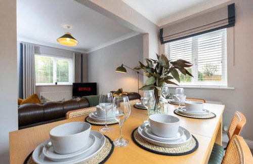 Pass the Keys 4-Bed Home with Garden Parking Near Durham - Foto 9