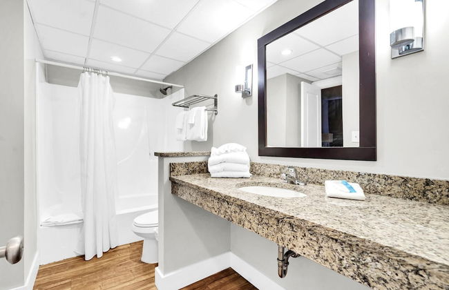 Edgewater Tower 1-305 - Foto 73