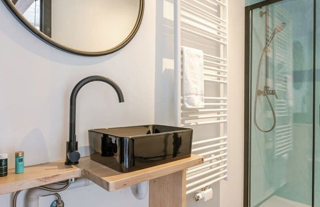 Industrial Apartment With Terrace in Antwerp - Photo 5