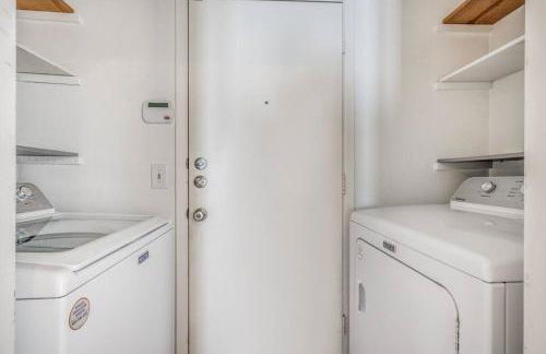 Centrally Located 3BR 2BA - ! - Photo 23