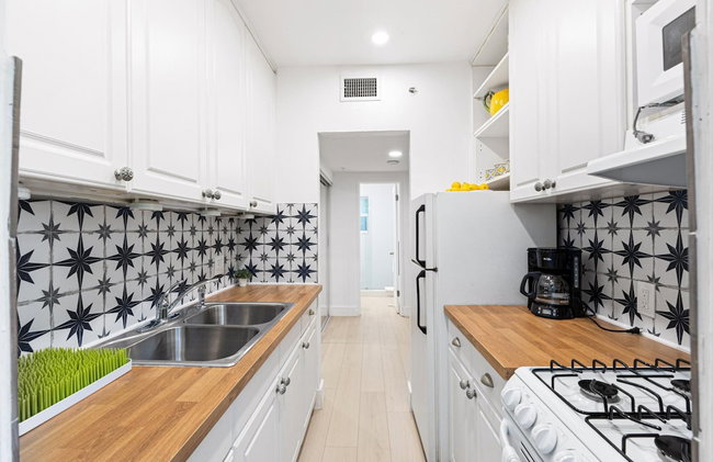 Bright and Stylish Apt in Las Olas Blvd Victoria Park - Photo 78
