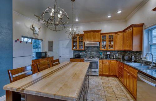 Lodge Style Living Spacious 5BR Reunion Getaway - Foto 16