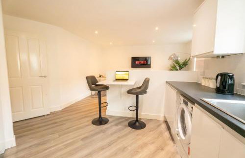 Pristine Purfleet Newly Renovated 2Bed, 2Bath - Photo 2