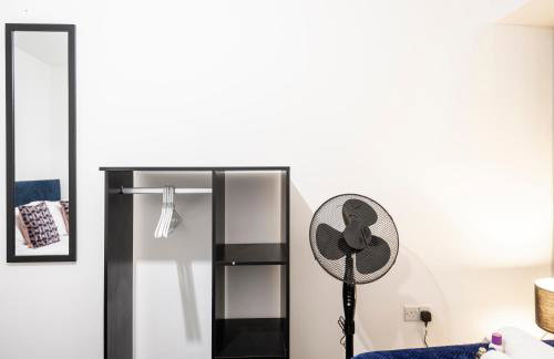 Cozy Vibes Refined 2BR Flat - Photo 27