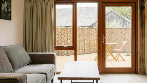 2 Henham Barns - Photo 2