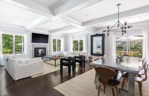 Bull Path Manor by Rove Travel - Luxe Home with Pool & Hot Tub - Foto 2