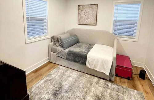 Charming 2 bedroom house 1 mile from U of O - Photo 9