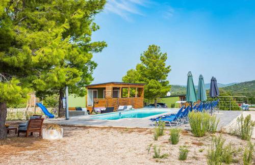 Cozy and Chic Little House with Pool Ivinj-1 Vodice - Foto 1