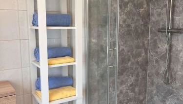 Loftartiges Appartment in Magdeburg, 2 Schlafzimmer, Küche und Bad - B - Foto 3