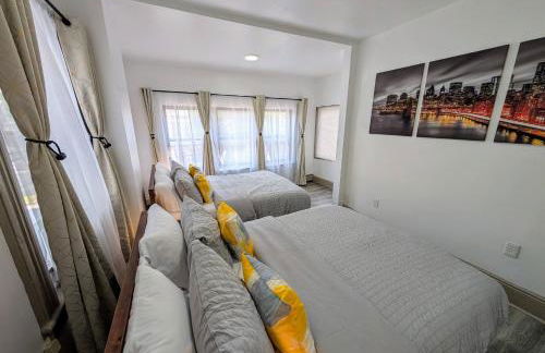 Spacious duplex retreat in city w/ Parking nearby - Foto 33