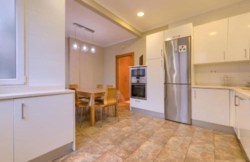 Encanto y Confort en Calle Epalza - Tu Familia en el Corazón de Bilbao - Foto 12