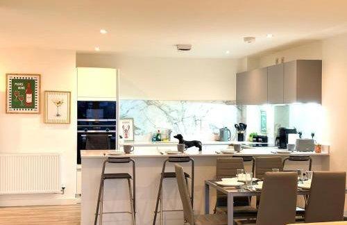 Modern and Spacious 3BR Flat W Balcony - Sleep 12 - Foto 19