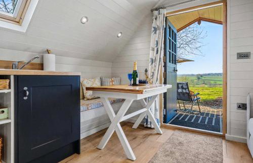 Swallow Light-filled pod with far-reaching scenic views - Photo 40