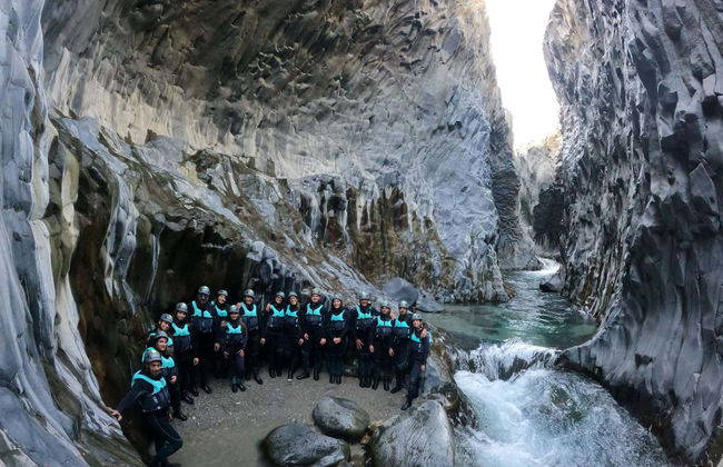 Trekking acquatico nelle Gole dell'Alcantara - Foto 3
