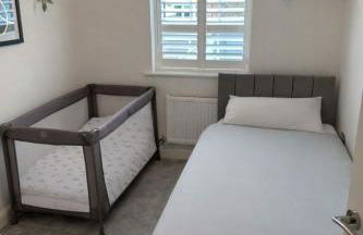 The Grand 4-Bed Ebbsfleet Home - Big Garden & Parking Space, Near Bluewater - Foto 27