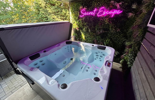 Sheffield-apartment-sleeps4-parking-hottub - Photo 1