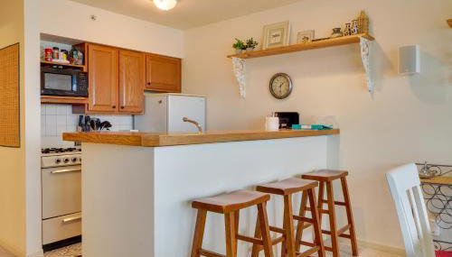 Beachfront Onekama Vacation Rental with Balcony! - Foto 5