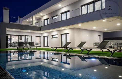 V5 Villa Emma - Luxury 5 bedroom, Pool and Jacuzzi - Foto 71