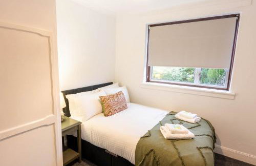 Spacious Home 10 mins to Airport & Braehead - Pass the Keys - Foto 3