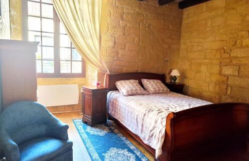 Demeure du XIIIe-XIVe s. dans la cité médiévale. - Photo 16