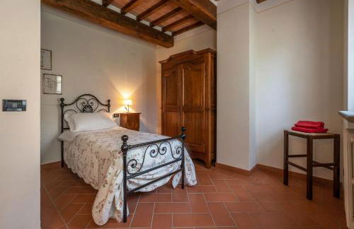 Experience the charm of Tenuta Le Caselle, a cozy farmhouse surrounded by nature and comfort! - Foto 39