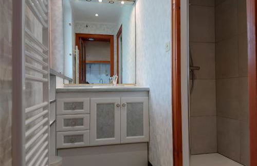 Maison spacieuse avec jardin, BBQ, table de ping-pong, proche commerces, pour 9 personnes et bébés - FR-1-581-96 - Foto 27