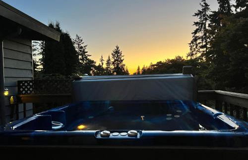 Spacious Retreat w/ Hot Tub. Perfect for Families - Photo 24