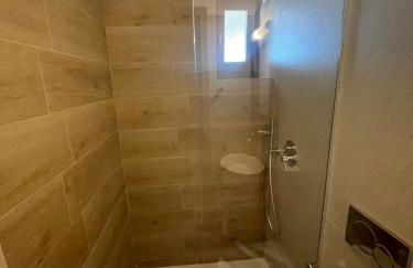 The Schoolmistress With The Golden Eyes, studios & rooms - Photo 21