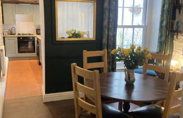 "FISHERMAN'S" Seconds from the Harbour & town centre with unlimited free parking nearby - Photo 13