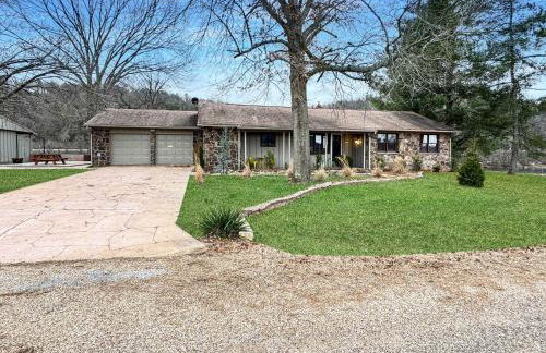 Riverfront Retreat - Right next to the White River - Foto 29