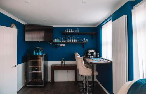 Seafarer's View - 6 bedroom townhouse in Cowes, parking & seaviews. - Photo 28