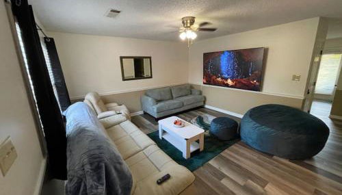 NEW King Beds, 86 inch RokuTV, and Massage at the Comfort Haven - Foto 2